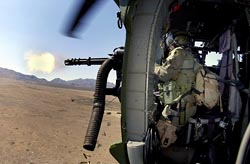 Многоствольные пулеметы стандартного 7,62-мм калибра устанавливаются на военные вертолеты. Фото: Tsgt David W. Richards, USAF