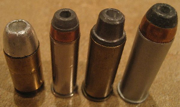 Различные типы экспансивных пуль: .45 Auto, .38 Special, .44 S&W Special, .44 Remington Magnum